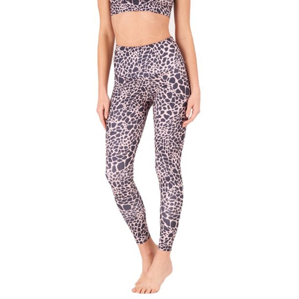 NWT Onzie activewear leggings in animal print